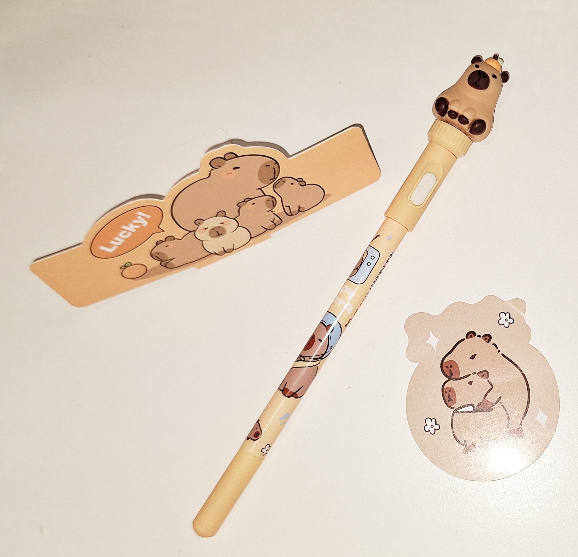 Lapiz de Capybara con detalle giratorio y de luz