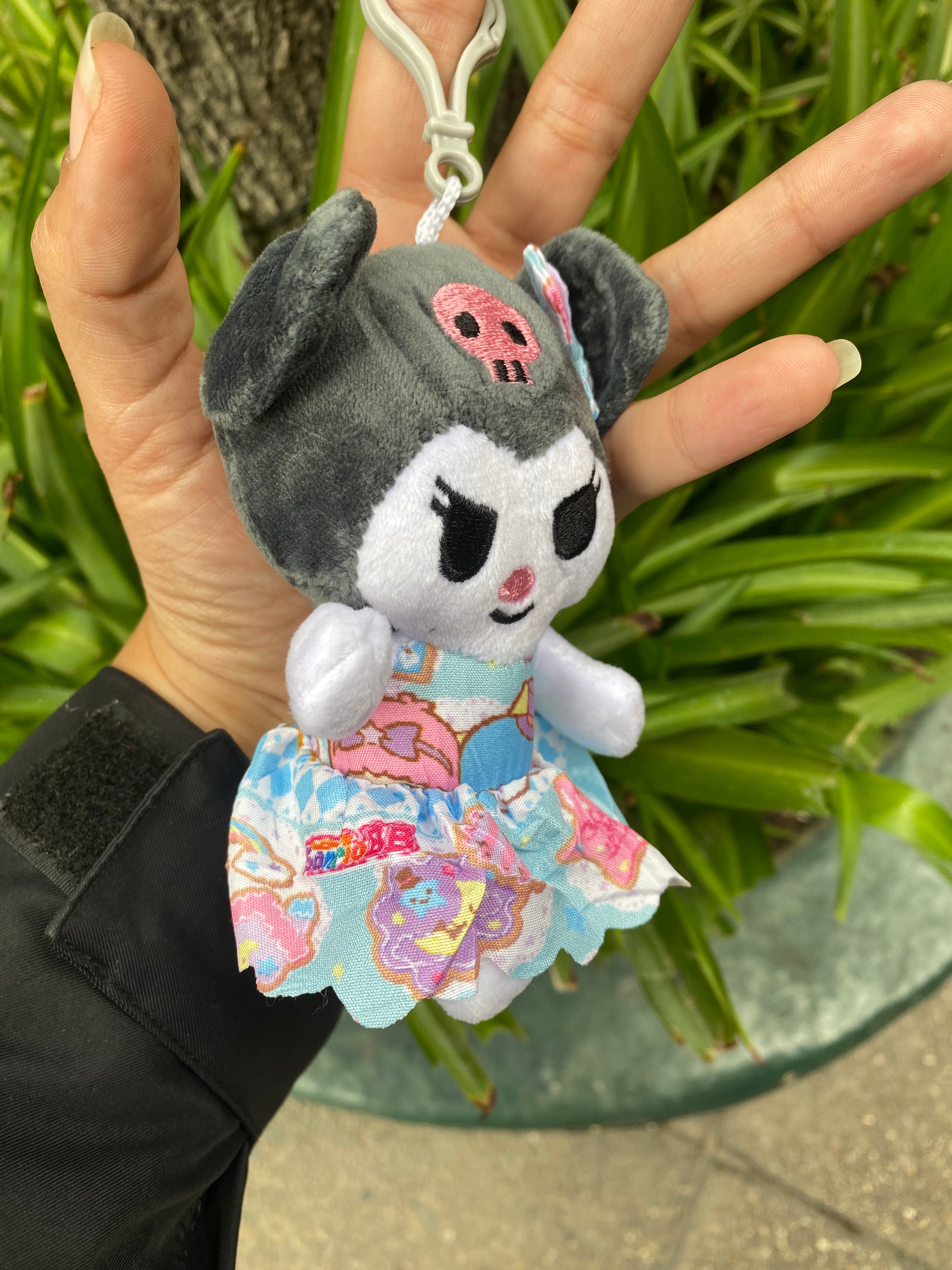 llavero kuromi vestido azul