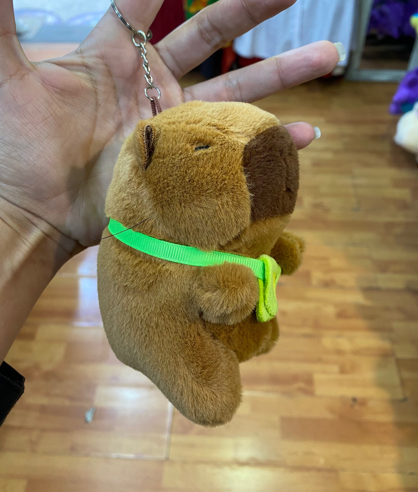llavero capibara bolsito frutas