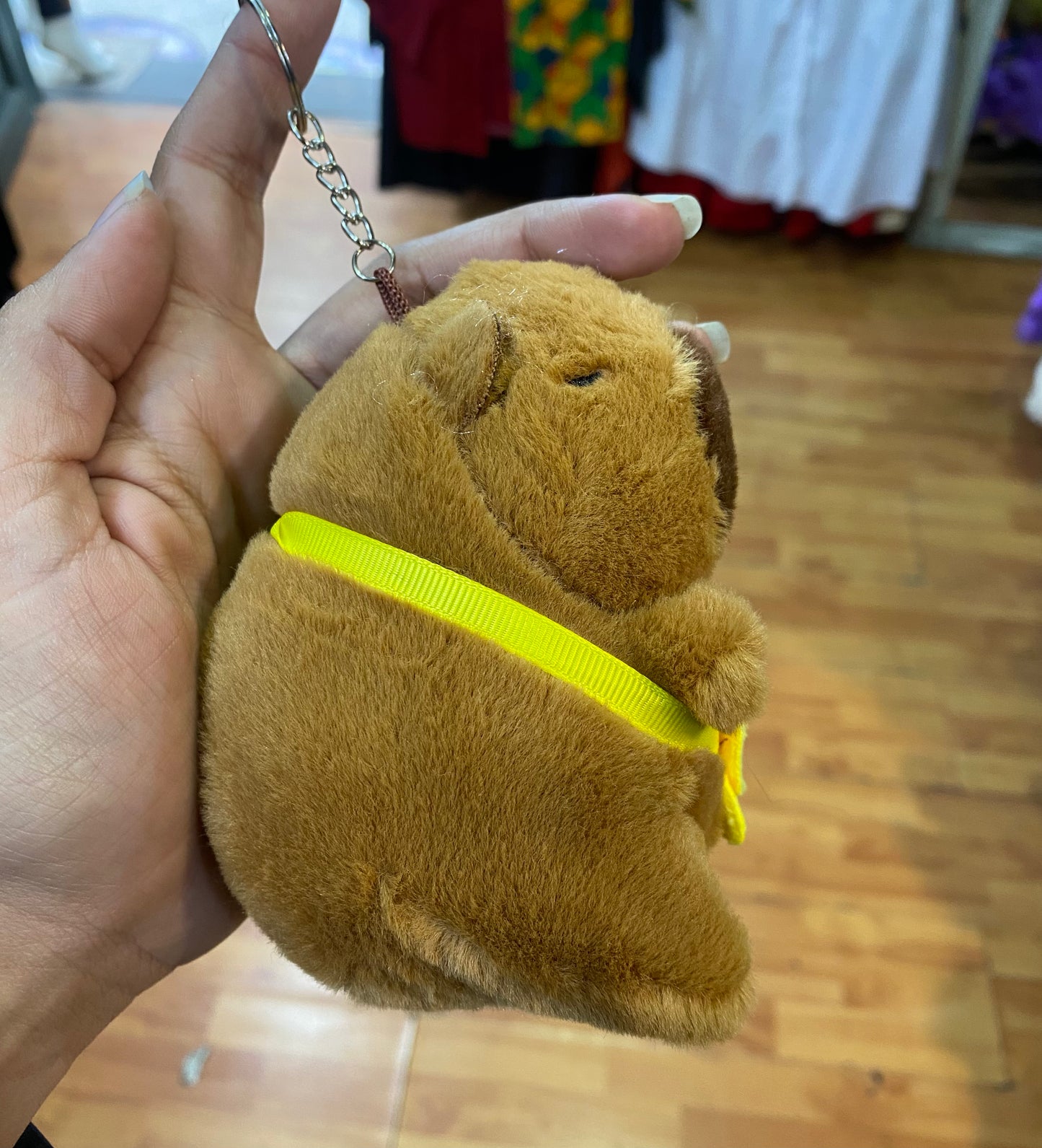 llavero capibara bolsito frutas