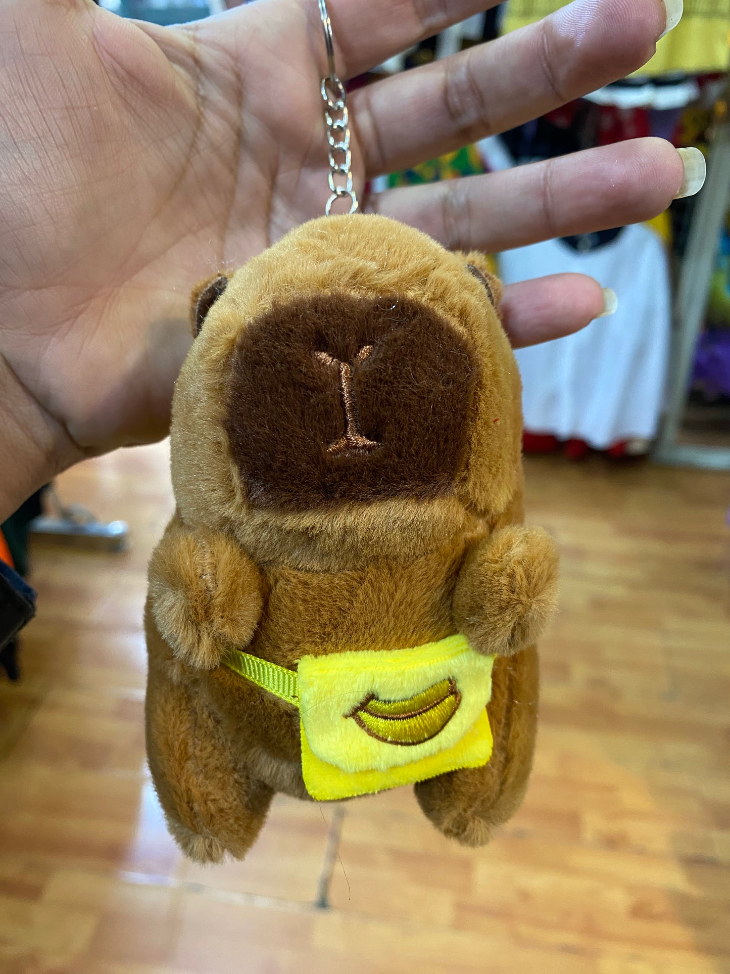 llavero capibara bolsito frutas