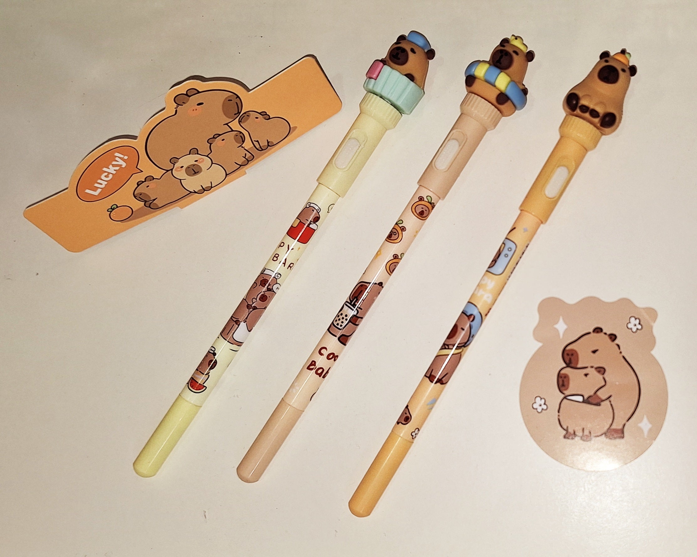 Lapiz de Capybara con detalle giratorio y de luz