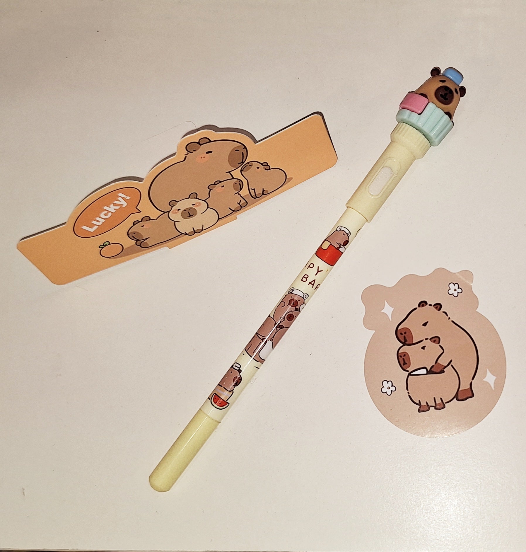 Lapiz de Capybara con detalle giratorio y de luz