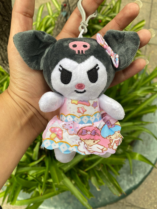 llavero kuromi vestido rosado