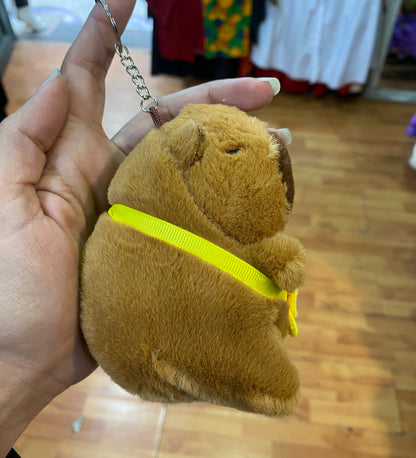 llavero capibara bolsito frutas